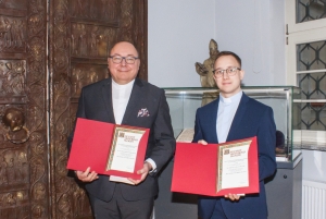 Ks. Aleksander Kozakowski (l.) i ks. Michał Owczarczak (p.)